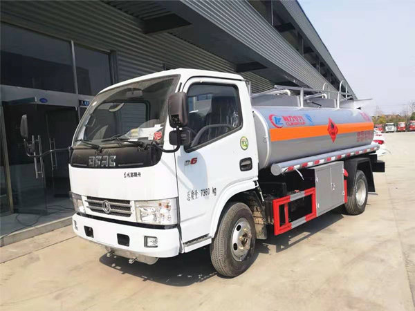 東風多利卡D6加油車配置參數(shù)，5噸加油車報價